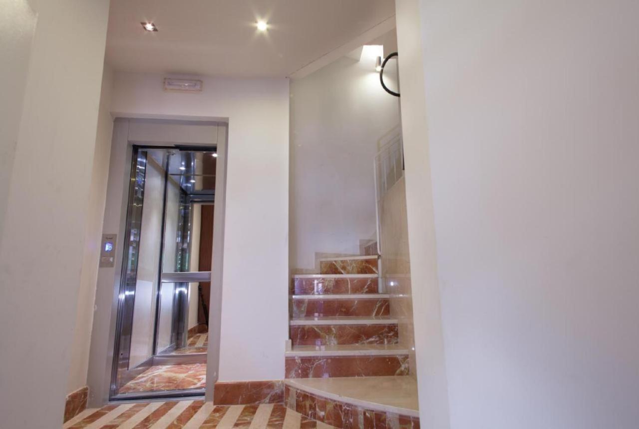 Apartamento Puerta Del Arenal - Kainga Homes セビリア エクステリア 写真